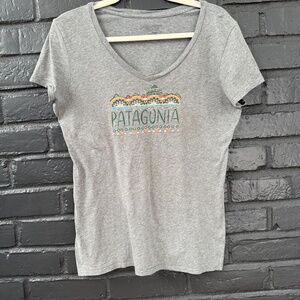 Patagonia Graphic T-Shirt – Gray –‎ Size S